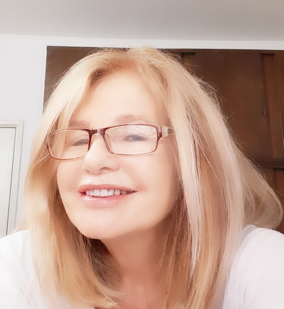 Profesora Margarita Villanova, quien ejerció como docente,  directora y rectora de la institución. Actualmente es la vice presidente de la asociación.